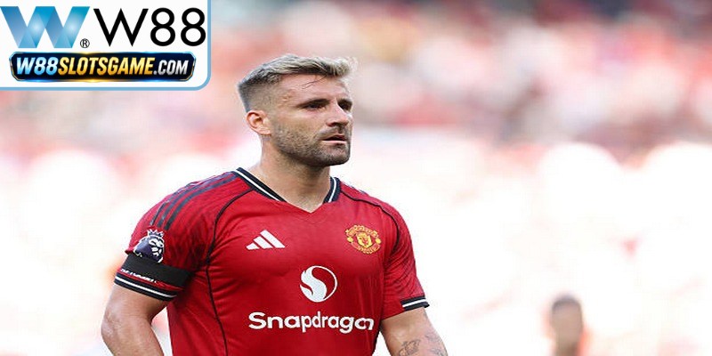 Luke Shaw phải chấp nhận giảm sâu mức lương 200.000 bảng/tuần